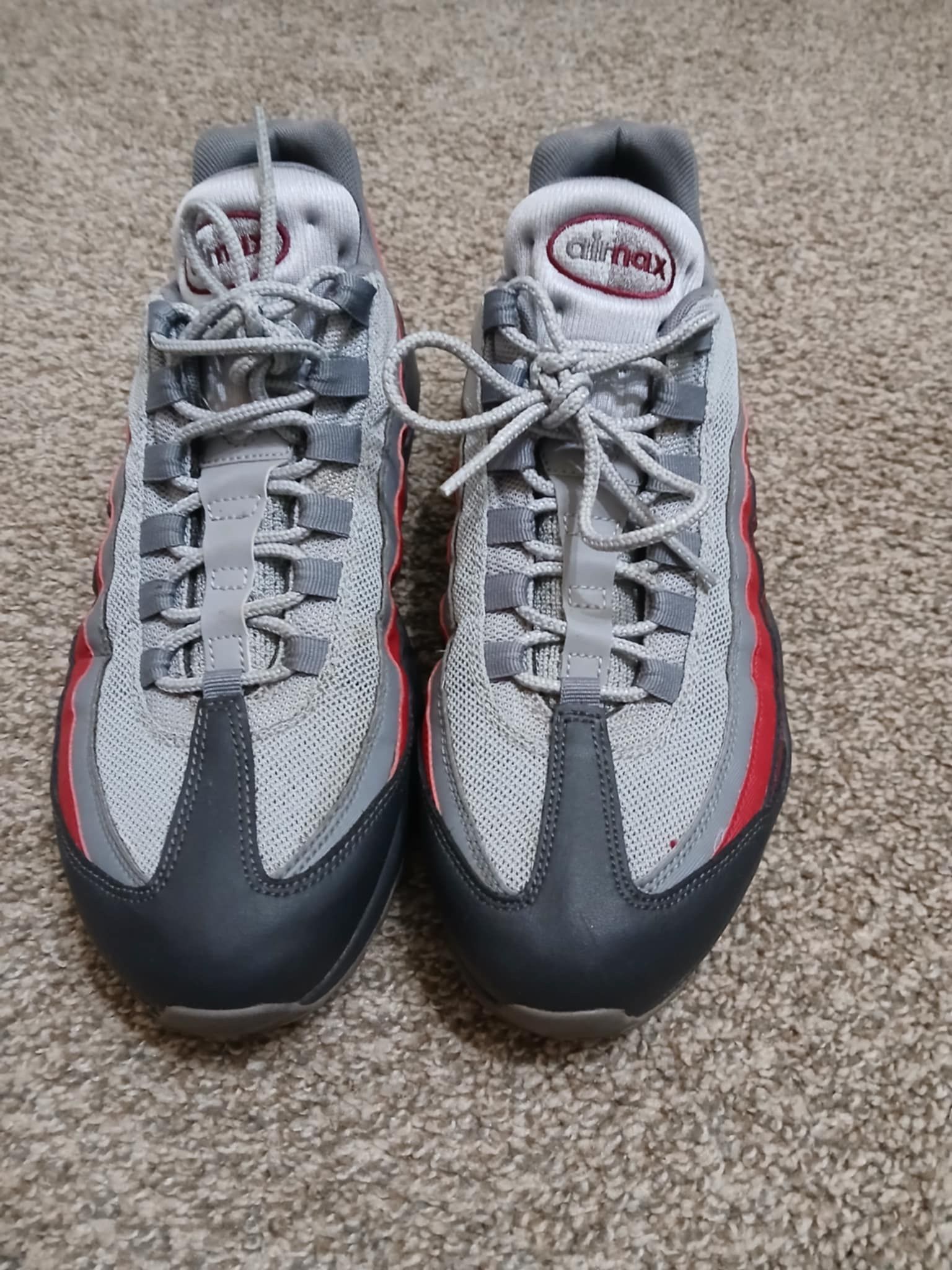 (NIKE AIR MAX 95) MEN SIZE 10 (USED - CLEAN CONDITION)