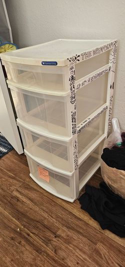 Plastic drawer