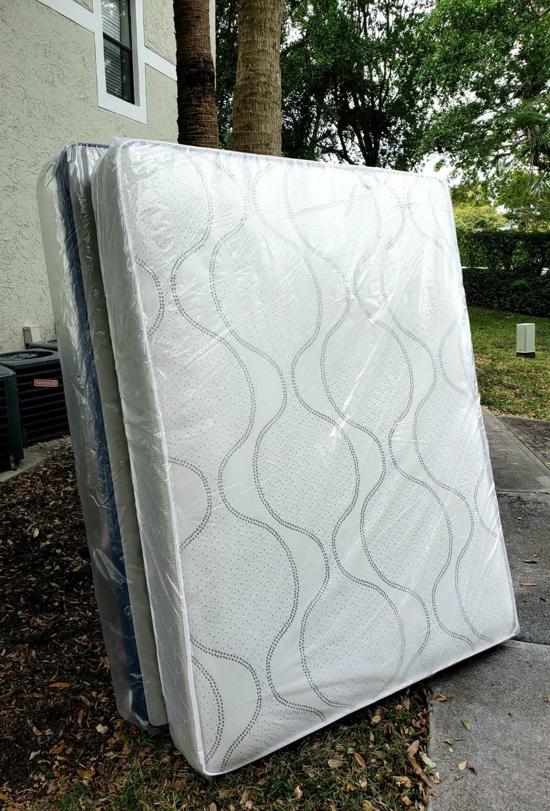 NEW QUEEN MATTRESS AND BOX SPRING 😉 100% QUALITY & CONFORM 👌