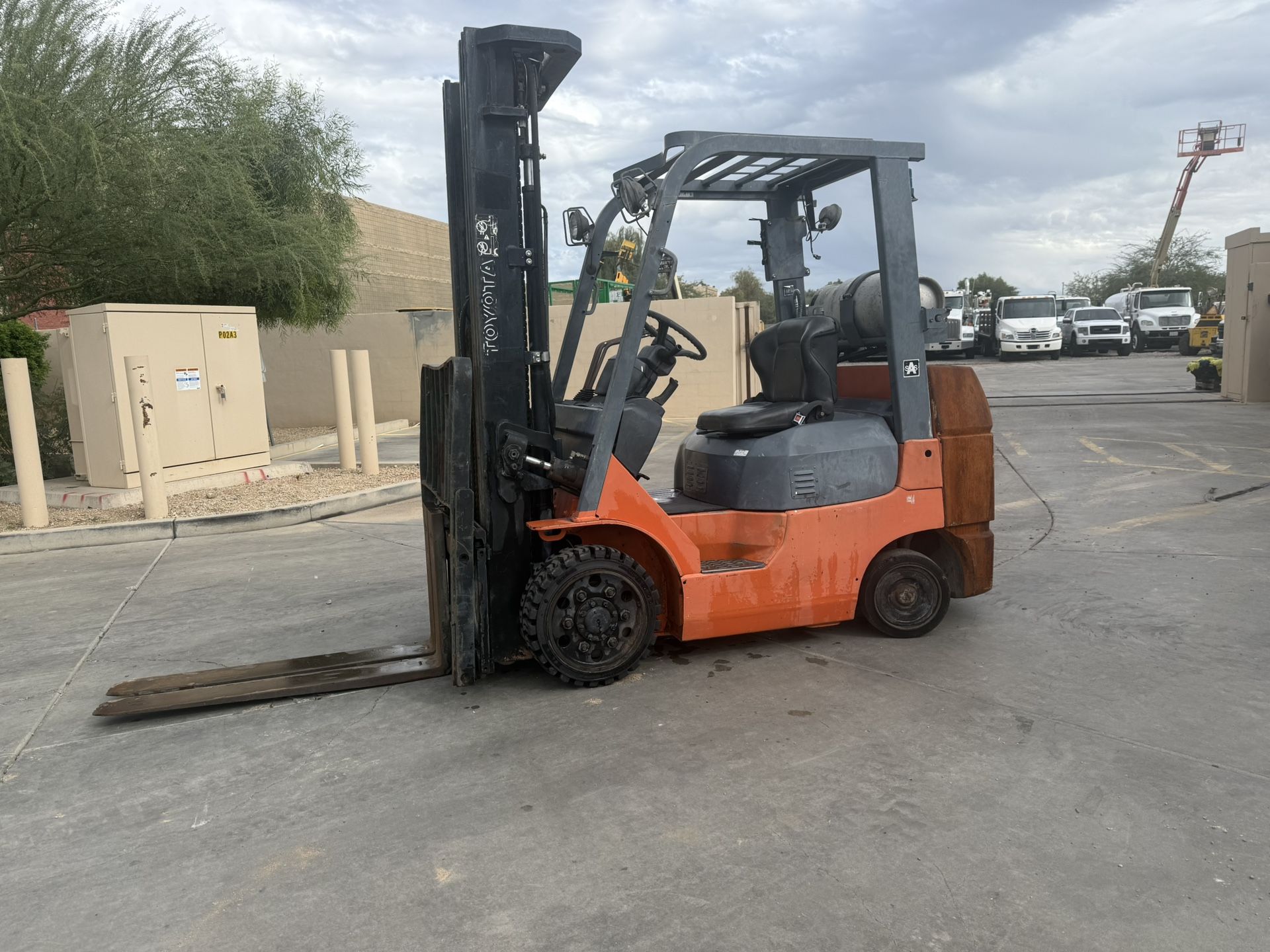 2004 Toyota Fork Lift. Operates Perfectly 