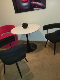 2 Dining Chairs Excellent condition $30