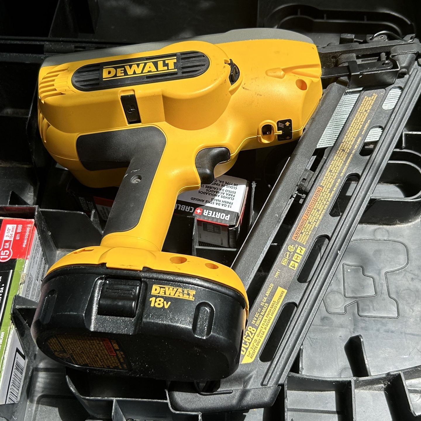 DC628 Dewalt 18v Cordless 15ga. Angled Finish Nailer 75 for Sale in Monroe NC OfferUp