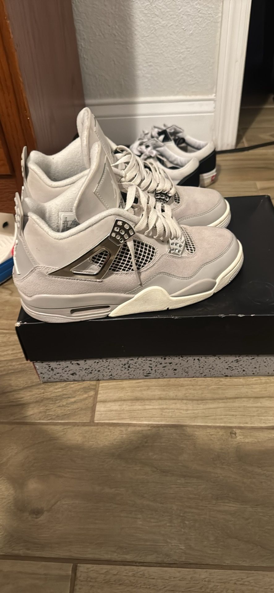 Jordan Retro 4 Frozen Moments