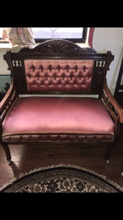 ANTIQUE COUCH-great Style