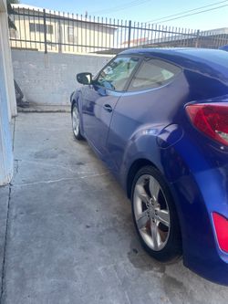 Selling my 2014 Hyundai veloster runs like a champ stift shift