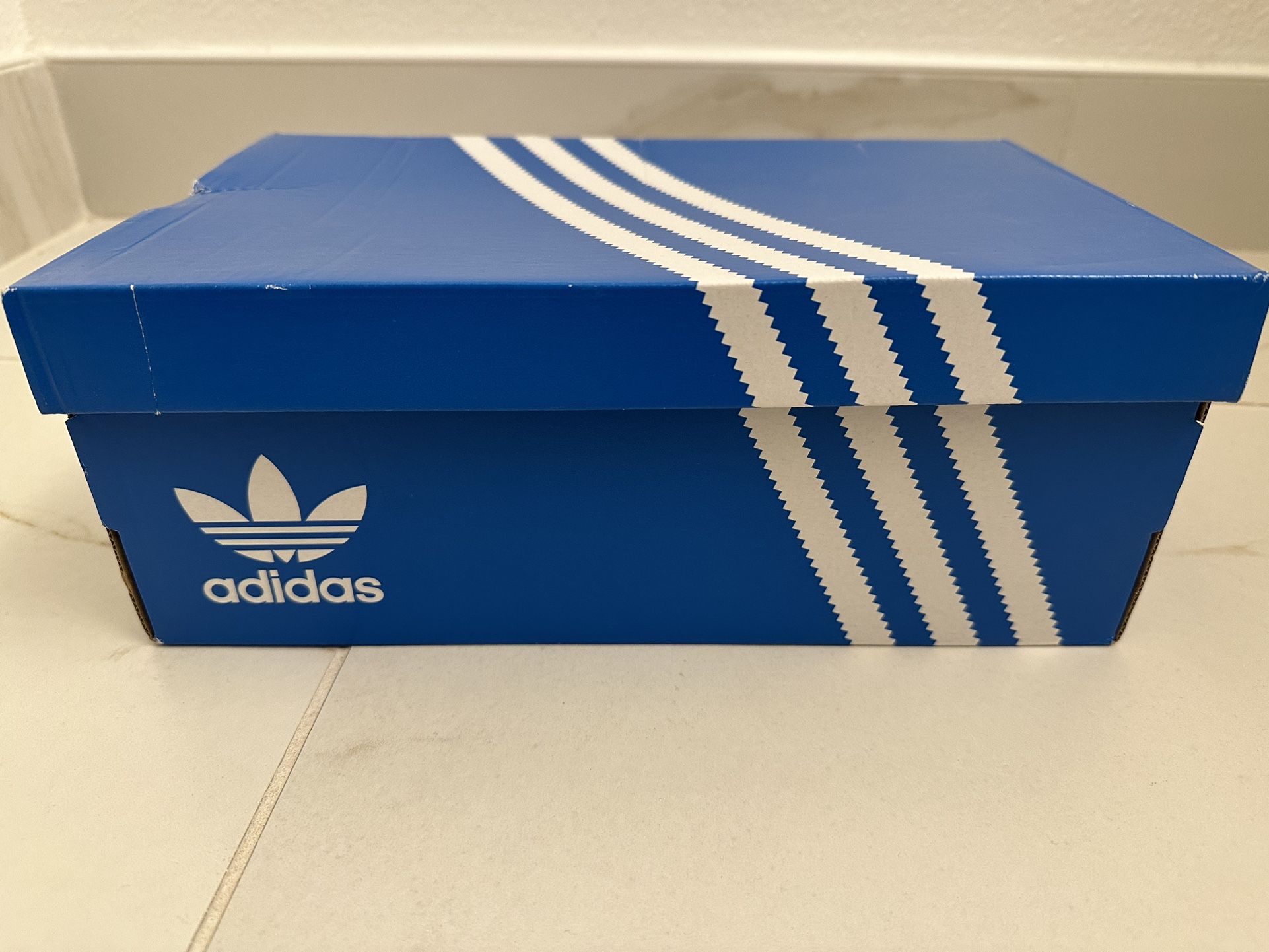 Kids Adidas Sneakers Size: 4.5