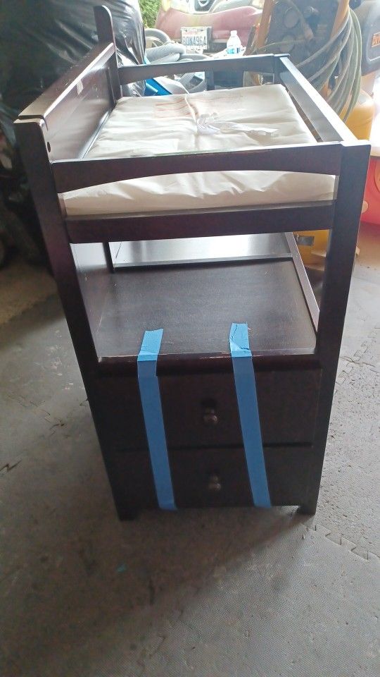 FREE Baby crib and changing table with drawers