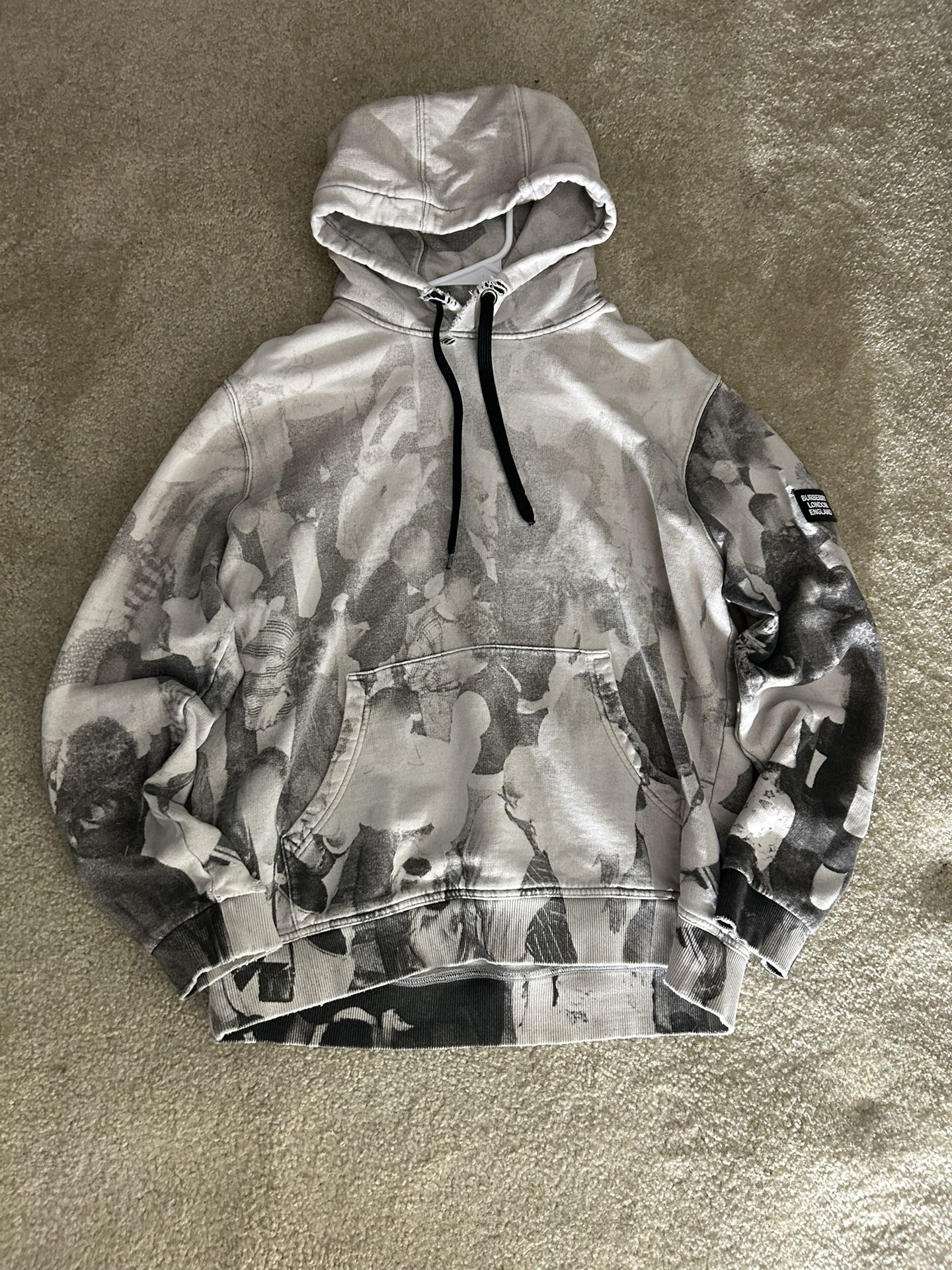 *RARE* Burberry Rave print hoodie