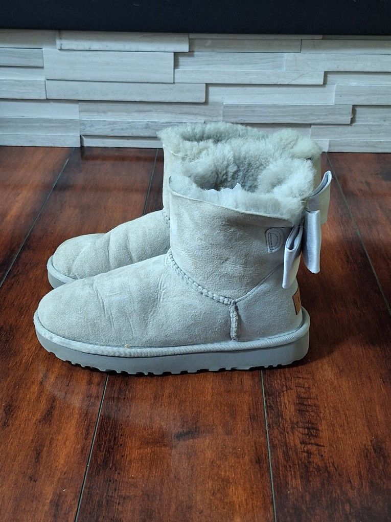 UGG Classic Mini II Boots Grey Suede Sheepskin Fur Lined Women’s US 5 / EU 36 / UK 3