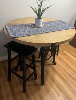 Table & 3 stools