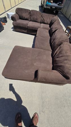 Large Brown Sectional Couch with Chaise – Comfortable & Spacious