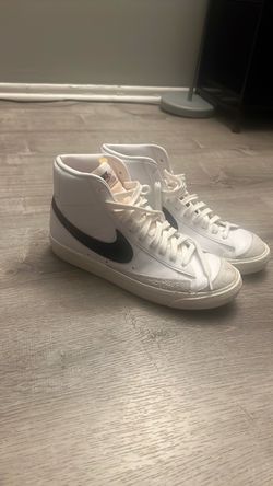 Nike Blazer Mid White High-Top Sneakers size 9