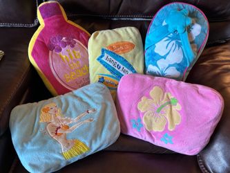 Set Of 5 Tropical Themed Pillows In Great Condition