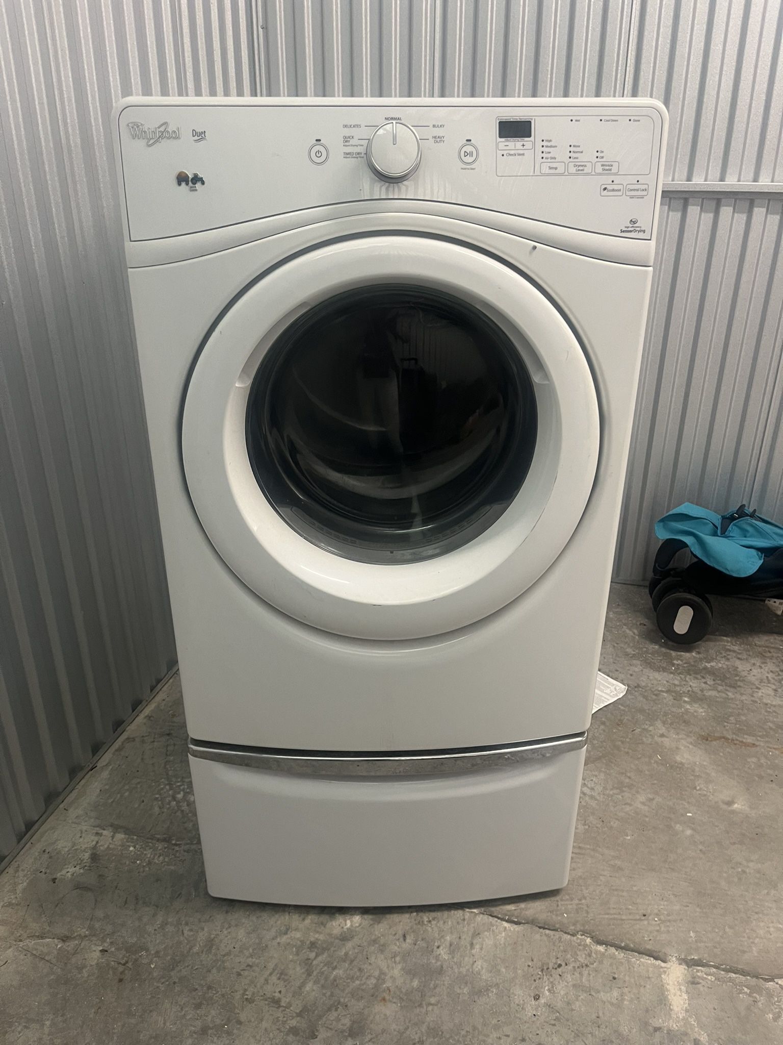 Front Load Whirlpool Washer And Dryer With Pedestal Drawers