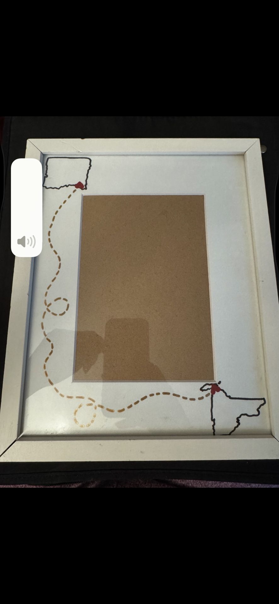 White Picture Frame with Two-State Design and Travel Path