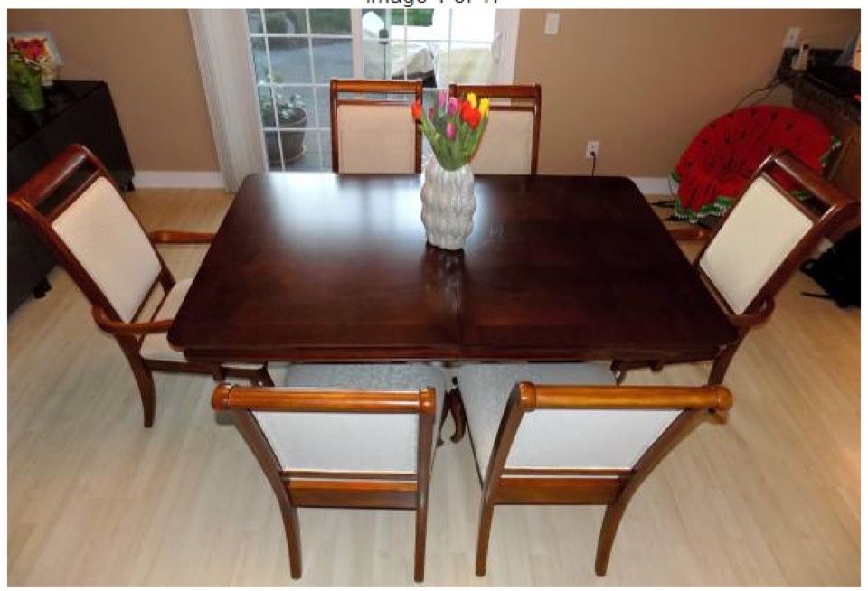 Dinning Table With 2 Leafs