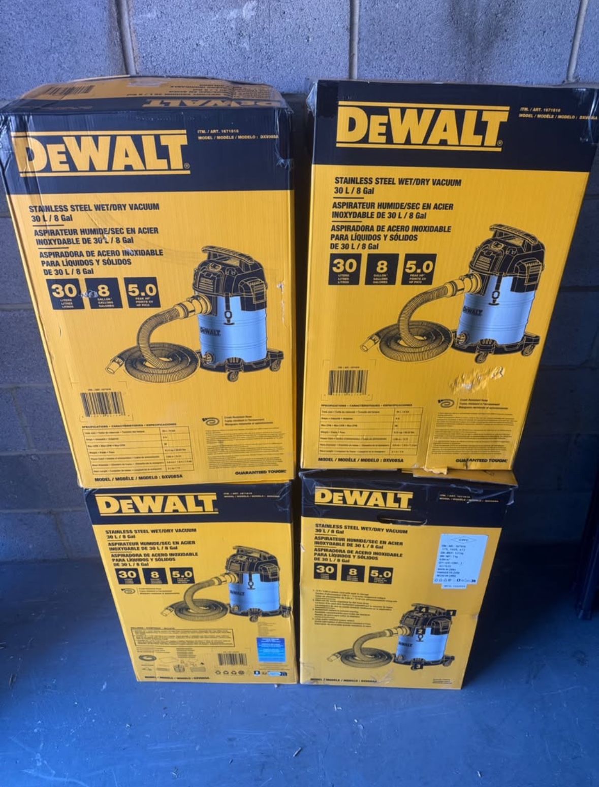 DEWALT 8 Gallon Wet/Dry Vacuum