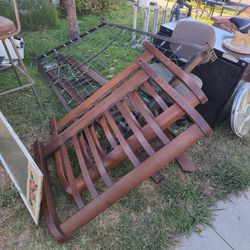 FREE TWIN WOODEN SLEIGH BED 1st Come 1st served