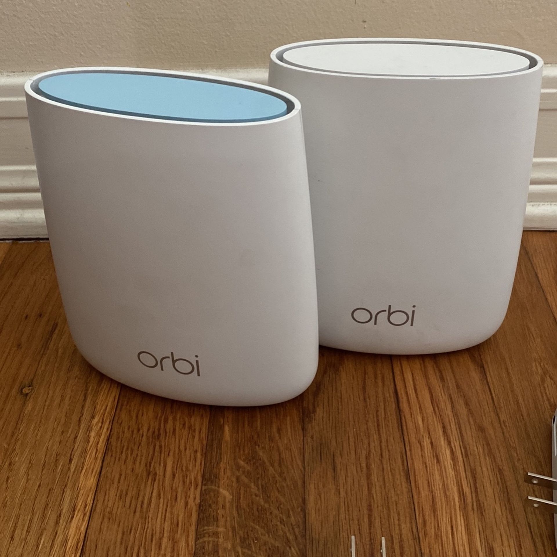 Netgear Orbi TriBand Mesh WiFi Router, 2.2Gbps RBR20 & RBS20 for Sale