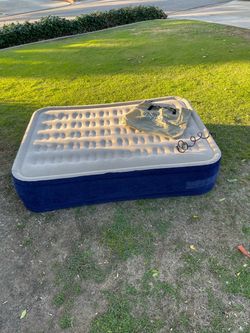 Air mattresses 💤 With Built-In Bumps 💤 😴 54” X 68” X 15” 😴