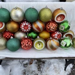 25 Pieces Large Indoor/ Outdoors 6” Christmas Trees Ornaments 