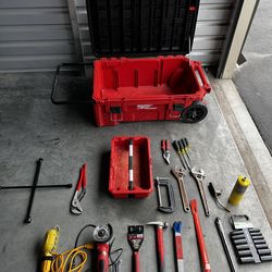 MILWAUKEE PACKOUT TUB AND TOOLS