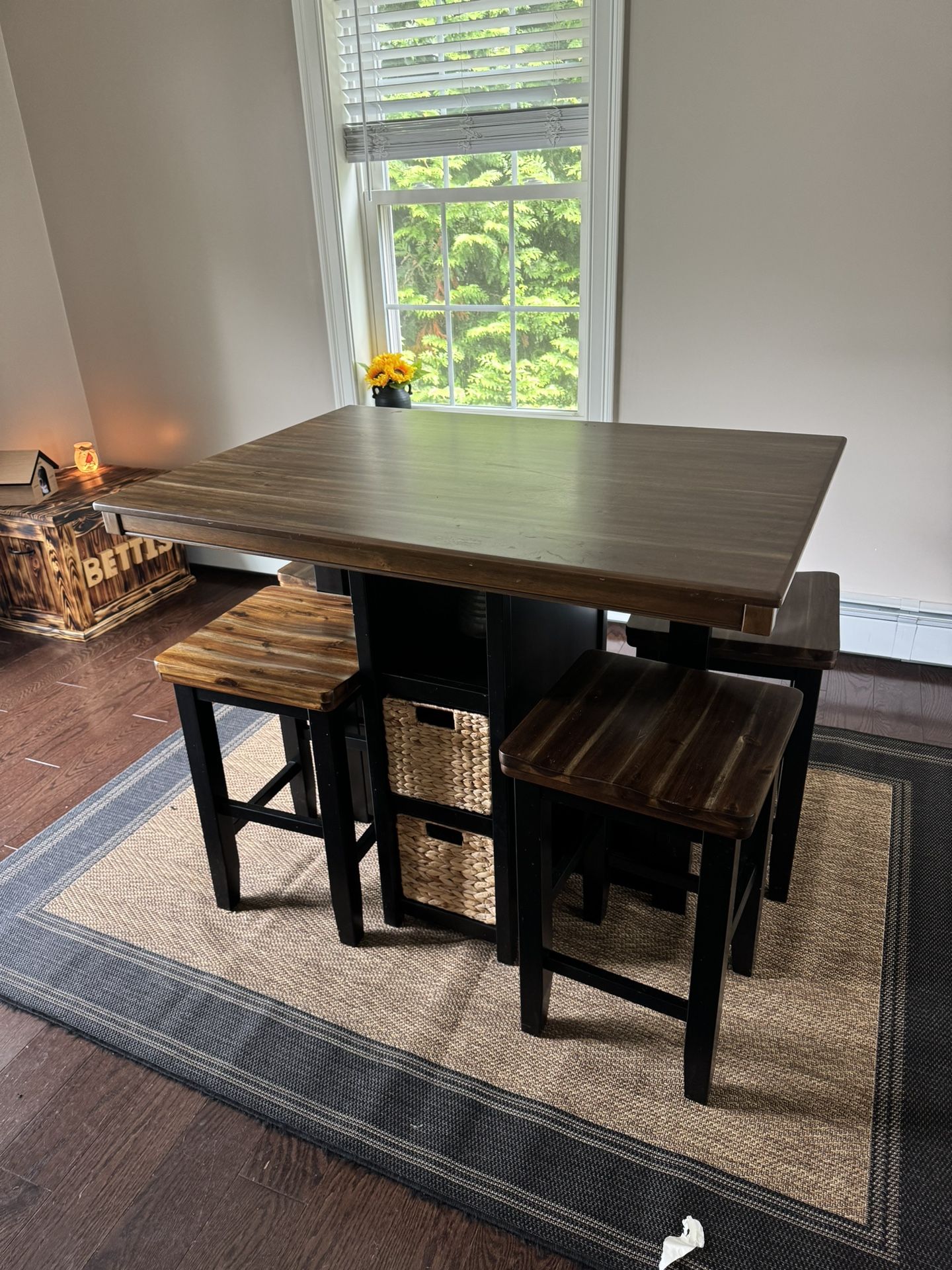 Coffee Table with 4 Stools