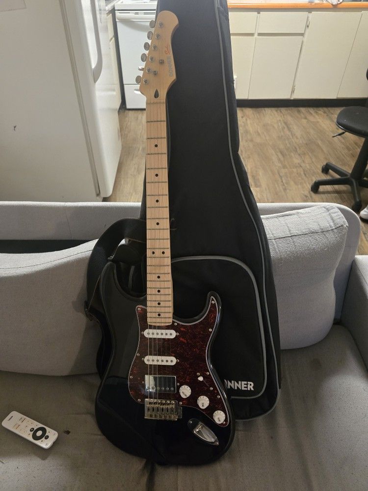 Donner DST-152 Electric Guitar + Donner Padded Case
