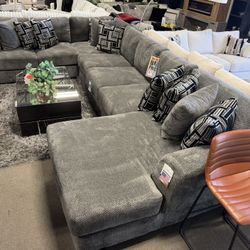 Lovely Sectional! Easy Financing! Movie Theater Sectional! 🤏✅🎉