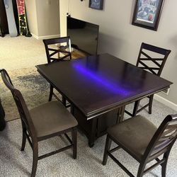 Nice Table and Chairs 