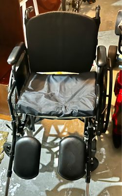 Wheelchair w/Leg Rest