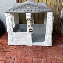 Step 2 Neat And Tidy Cottage Playhouse