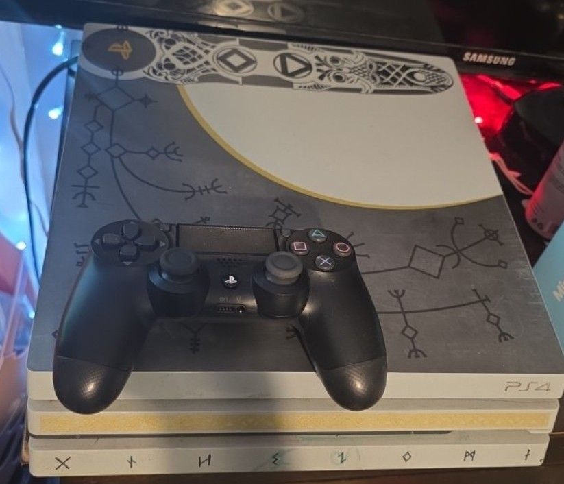 God Of War Limited Edition PS4 PRO With Cables And Controller
