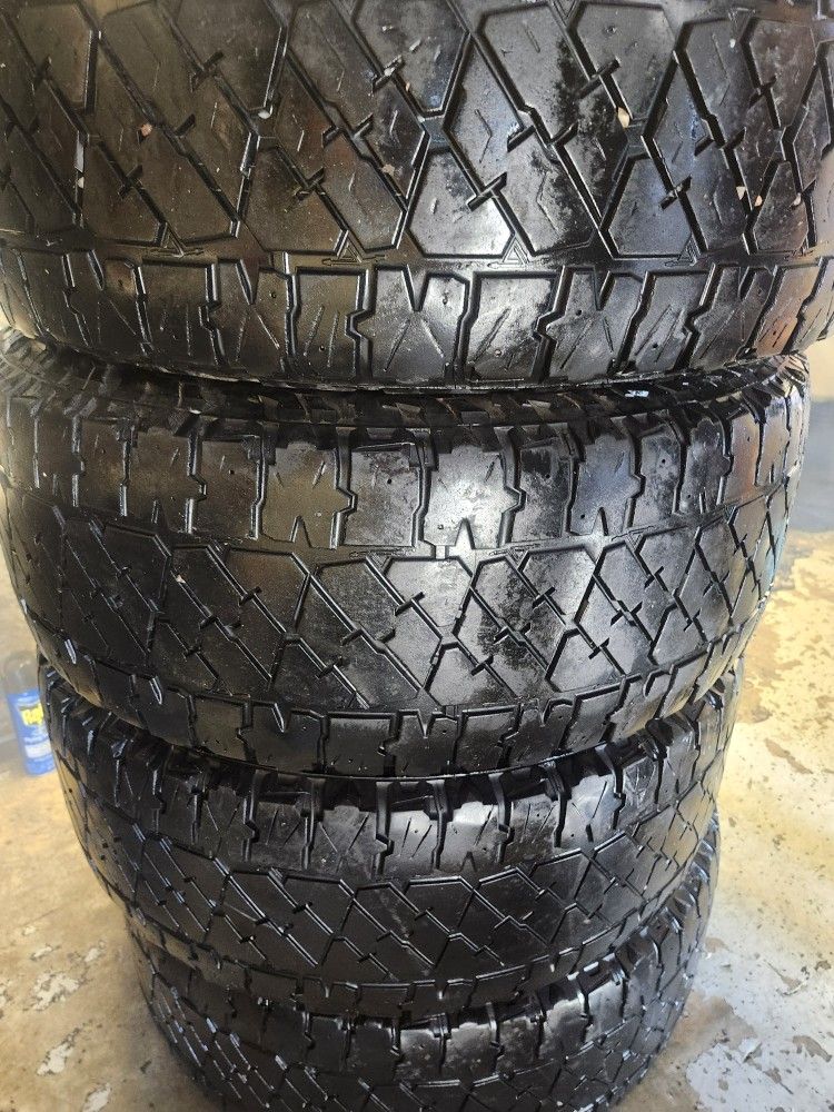 THUNDER RANGER 35X12 50 20 (TIRE SET)