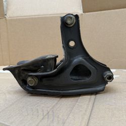 MT 96-00 Civic Transmission T Bracket 