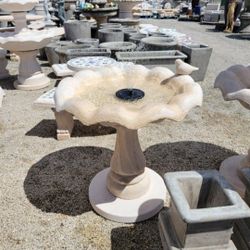Concrete Stone Birdbath / Cement Backyard Garden Outdoor Birdbath or Fountain or Planter Pot