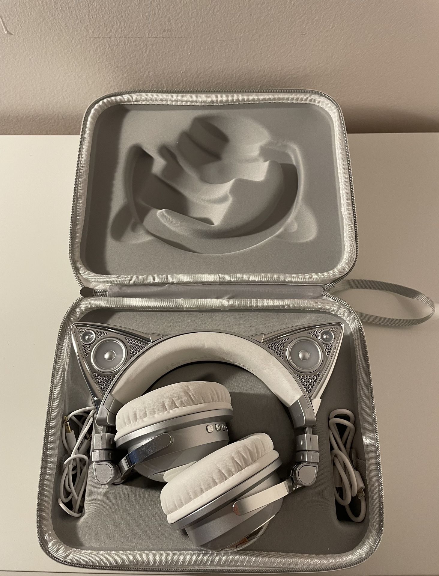 Ariana Grande Brookestone Headphones