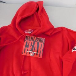 BRAND NEW IN PACKAGE WITH TAG 1994 MARLBORO COUNTRY STORE MEN'S RED MARLBORO SLEEVE PATCH PULLOVER HOODIE THICK LONG SLEEVE SWEATSHIRT SIZE XL