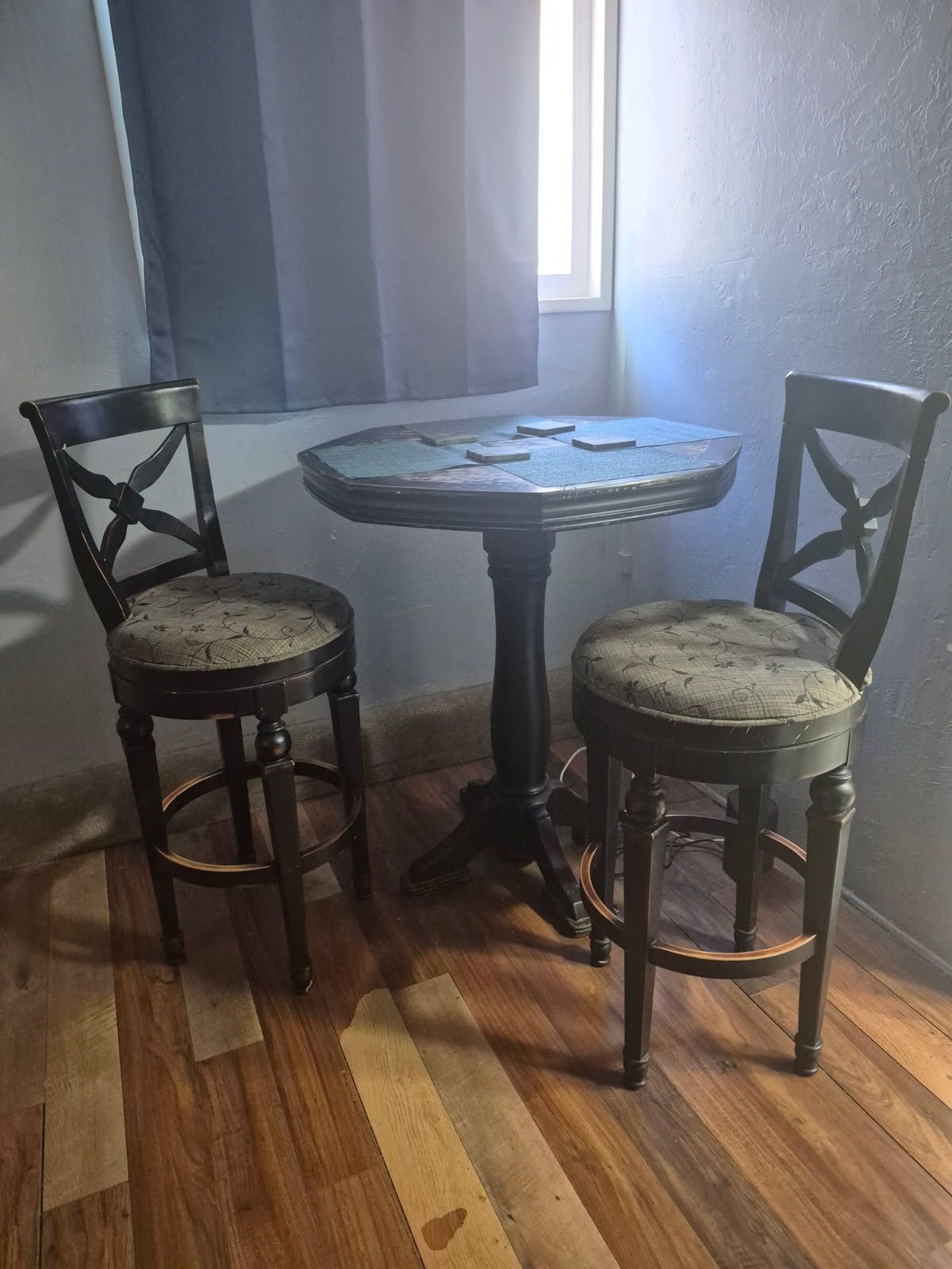 Kitchen Table 25$