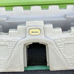Vintage 1995 LITTLE TIKES "Giant Action Figure Castle"  30 years old.  Hard to find playset