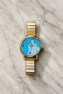 Vintage 1977 Elvis Presley commemorative wristwatch with expansion band