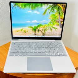 Microsoft Surface Laptop GO 2 Touchscreen 2.40Ghz i5-1135G7 8GB RAM 256GB SSD Windows 11 PRO Like New
