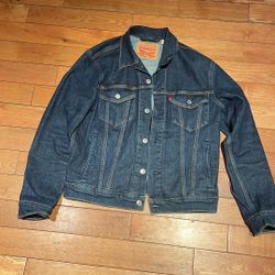 Like New Levi Strauss Dark Blue Jeans Jacket 