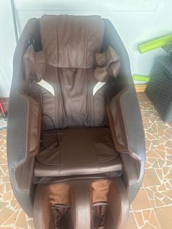 Professional grade massage chair/recliner