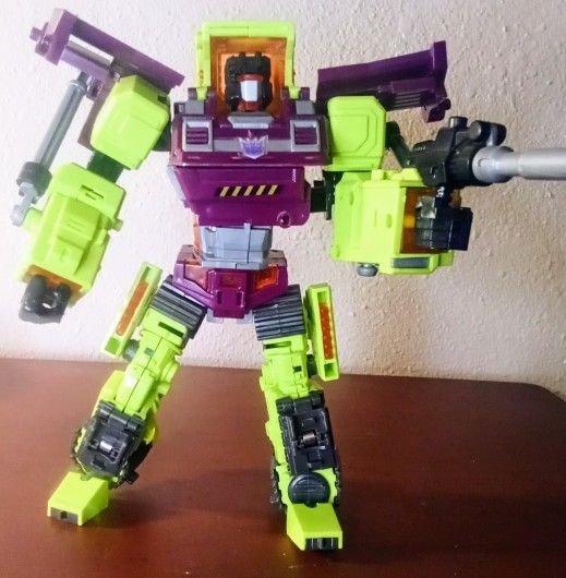 Transformers, G1 Bonecrusher: 7.5" Figure.