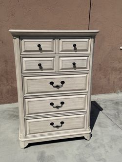 Magnussen Home Furniture Windsor Lane Drawer Chest