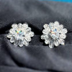 Vintage Art Deco Italy 18k white gold 0.35CTW natural diamond flower design stud earrings