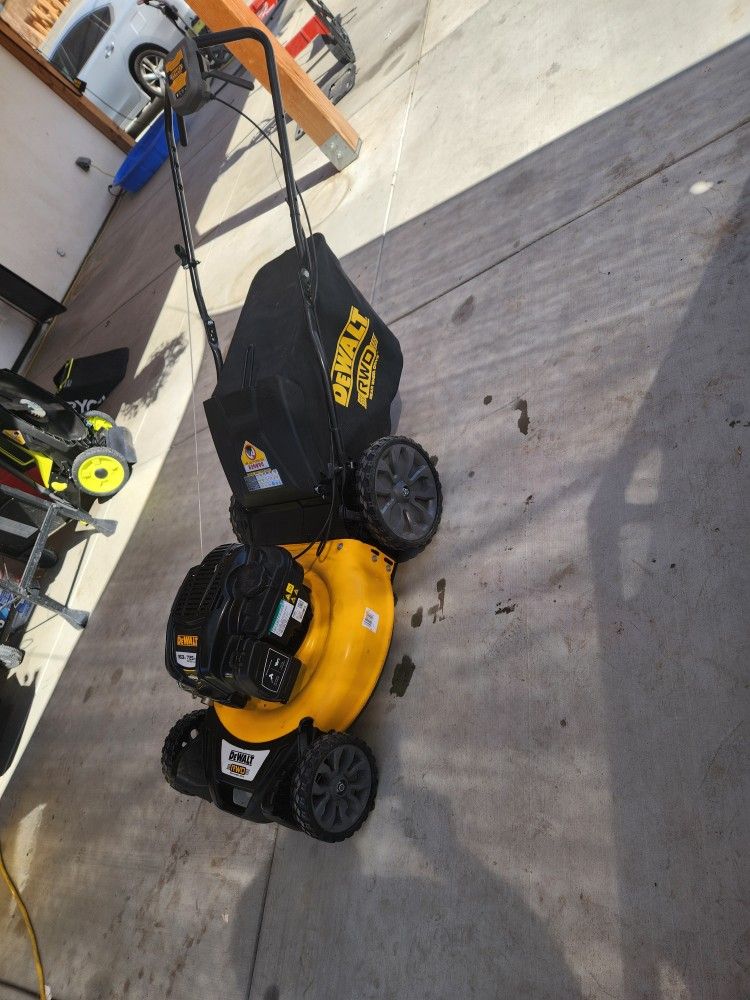 DEWALT 21″ 163cc Self-Propelled Lawn Mower
$460.00 Original price was: $460.00.$277.50Current price is: $277.50.
DEWALT 21" 163cc Self-Propelled Lawn