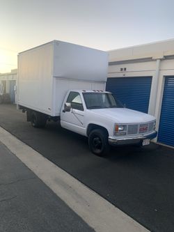 1993 GMC Box truck Gas Low Mileage 98k 2 Owners
