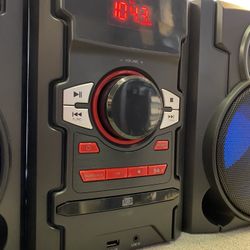 BlackWeb BWD19AAA06 100W Bluetooth CD Stereo System